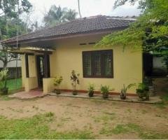 Land with house for Sale in mirigama