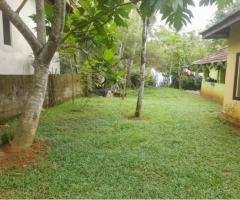 Land with house for Sale in mirigama