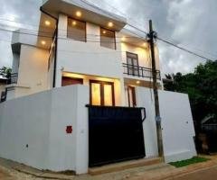 House for Sale in Athurugiriya