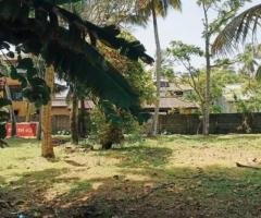 Land with Two story building Facing Bolgoda Lagoon to be sold in Moratuwa.