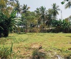 Land with Two story building Facing Bolgoda Lagoon to be sold in Moratuwa.