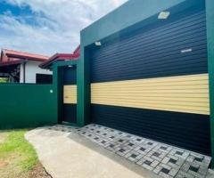 Single Storey Luxury House For Sale In Athurugirya kaduwela road