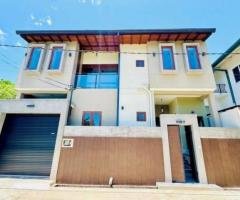 Two Storyed Luxury House For Sale In Kalalgoda Road Thalawathugoda.