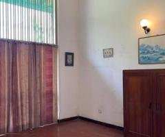 18 PERCHES WITH A SPACIOUS AND STRONG ANTICS HOUSE FOR SALE IN NAWALA!