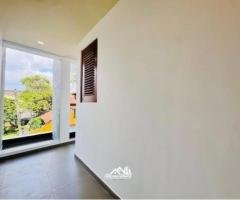 Modern 3-Story House for Sale in Pita Kotte – Prime Location🔵✨🏠📍🌴