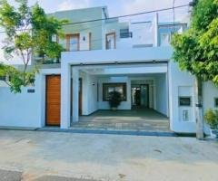 Architecture Designed Luxury 3-Storied House for Sale – Athurugiriya